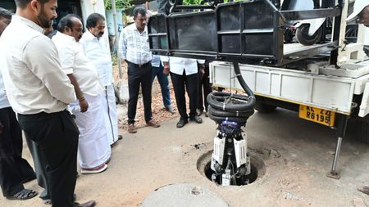 புதைவடிகால் தொட்டிகளில் ஏற்படும் அடைப்புகளை நீக்க இனி இயந்திரங்கள் மட்டுமே பயன்படுத்தப்படும்: மு. அன்பழகன்