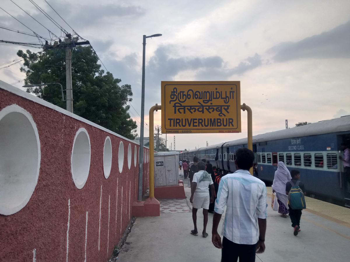 திருவெறும்பூர் பேருந்து நிலையத்துக்கு நிலம் மாற்றும் பணி தொடங்கியது
