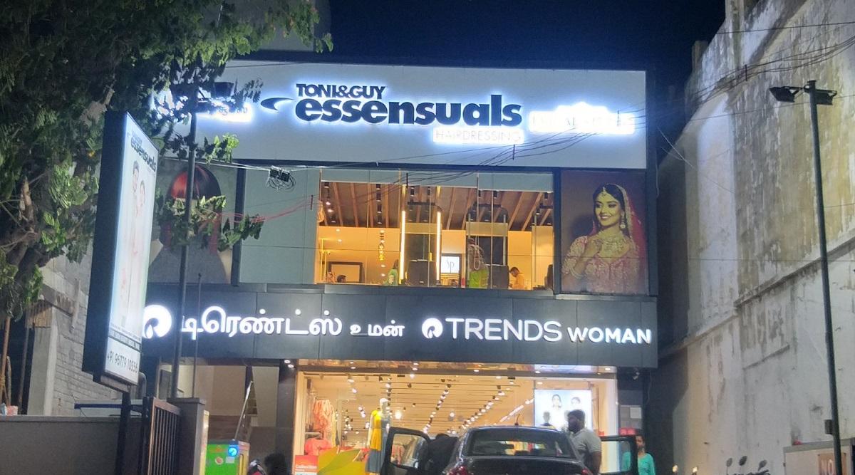 திருச்சி மாவட்டத்தில் தமிழில் பெயா்ப் பலகை வைக்காத வணிக நிறுவனங்களுக்கு அபராதம்